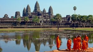 buddhist-monks-angkor-wat